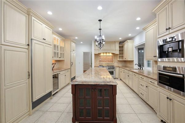 Chandelier, Interior, Kitchen, Recessed Lighting, Stainless Steel Appliances