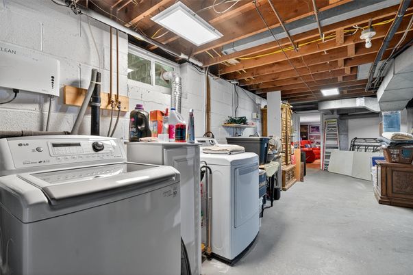 Interior, Washer, Wooden Beams