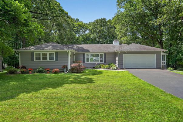 Attached, Exterior, Facade, Ranch