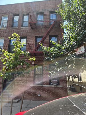 Exterior, Facade, Brick Facade, Rowhouse