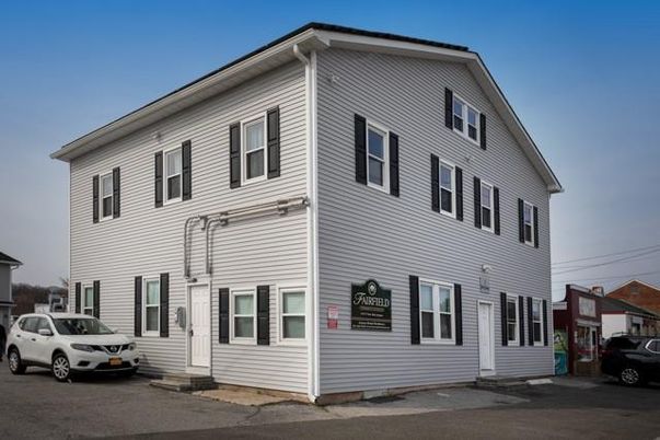 Exterior, Facade, Rowhouse
