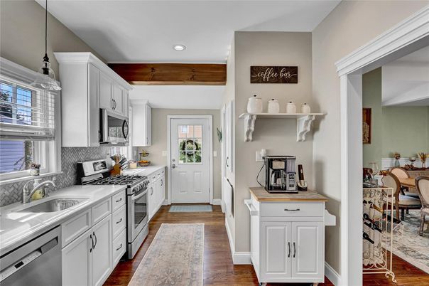 Dining room, Interior, Kitchen, Recessed Lighting, Wood Texture Flooring