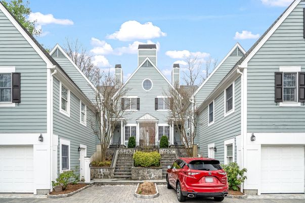 Attached, Exterior, Facade, Rowhouse