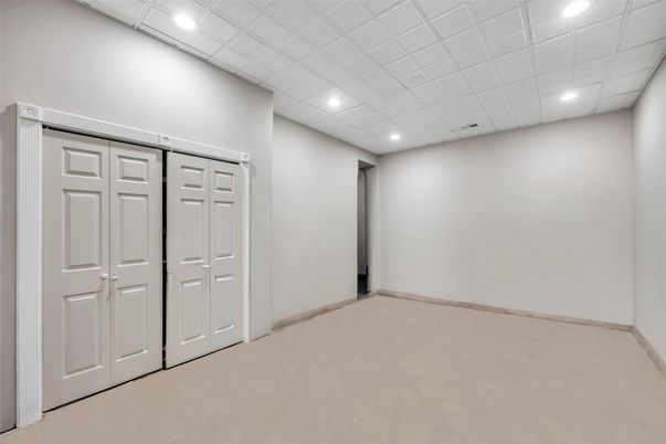 Empty room, Interior, Recessed Lighting