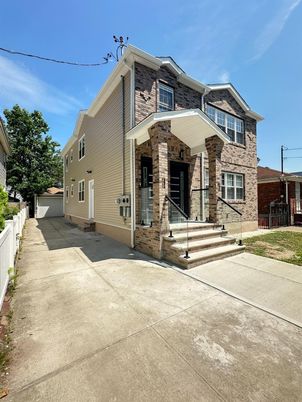 Exterior, Facade, Brick Facade, Brick Traditional