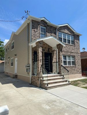 Exterior, Facade, Brick Facade, American Craftsman