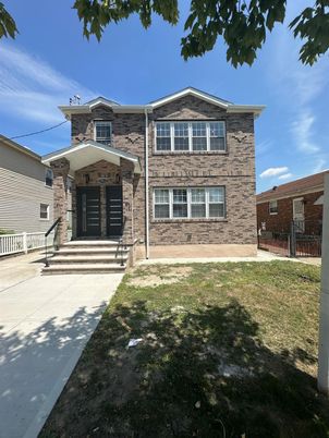 Exterior, Facade, Brick Facade, Split Level