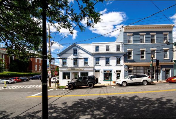 Exterior, Facade, Rowhouse