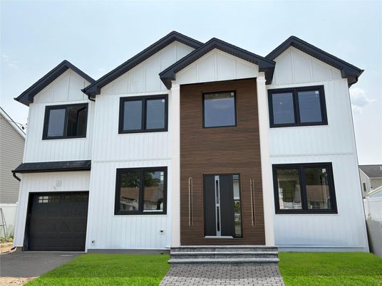 Attached, Exterior, Facade, Farmhouse