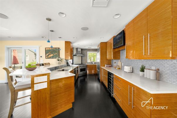 Dining room, Interior, Kitchen, Pendant Lights, Recessed Lighting, Stainless Steel Appliances, Wood Texture Flooring