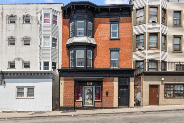 Exterior, Facade, Brick Facade, Rowhouse