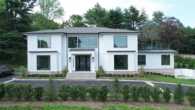 Exterior, Facade, Modern