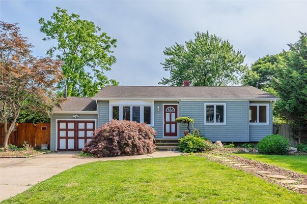 Attached, Exterior, Facade, Ranch