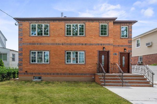 Exterior, Facade, Brick Facade, Georgian
