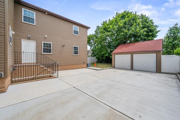 Detached Garage, Exterior