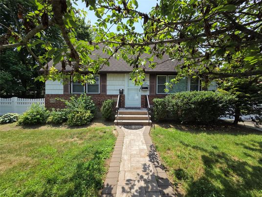 Exterior, Facade, Brick Facade, Cape Cod