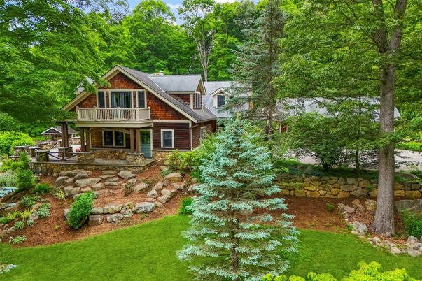 Exterior, Facade, Log Home