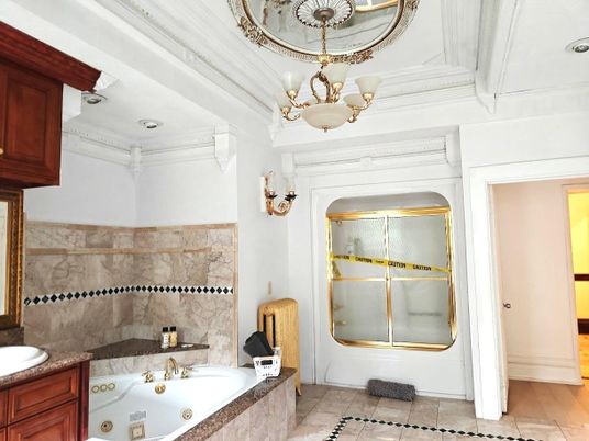 Bathroom, Interior, Recessed Lighting