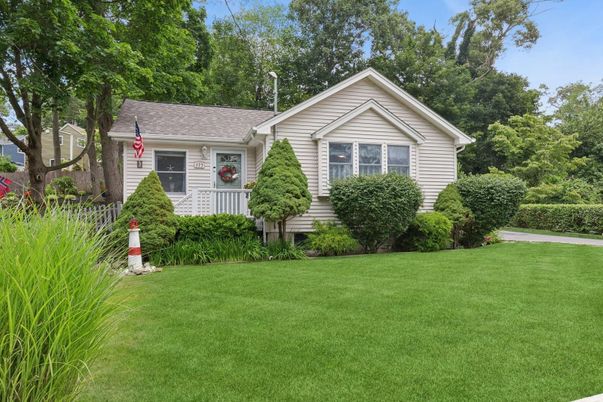 Backyard, Exterior, Facade, Cape Cod