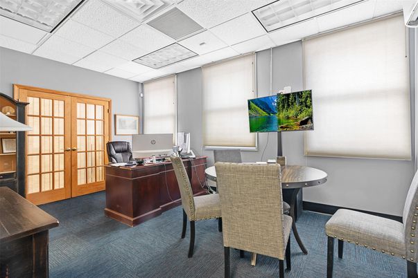 Home Office, Interior