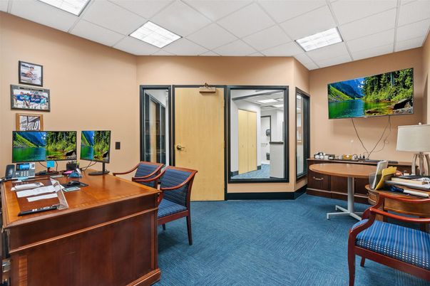 Home Office, Interior