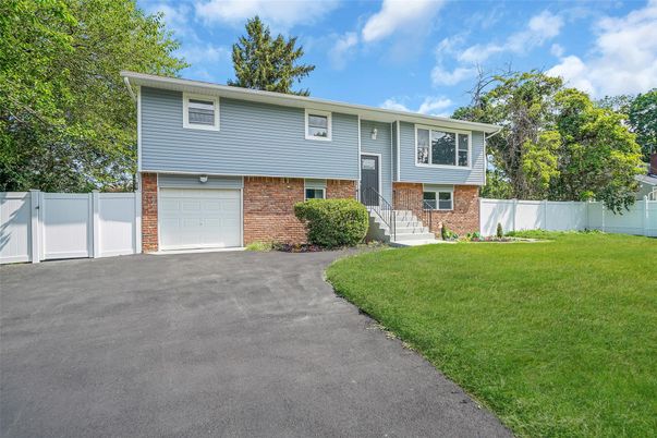Attached, Exterior, Facade, Brick Facade, Raised Ranch