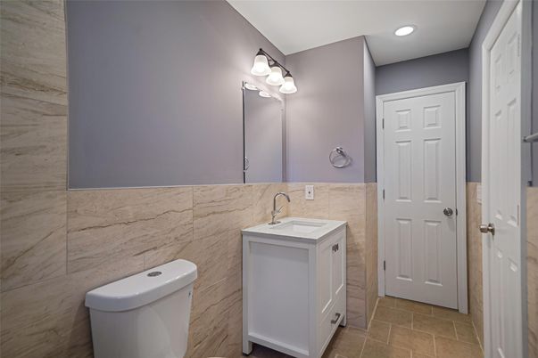 Bathroom, Interior, Recessed Lighting