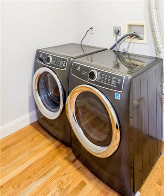 Interior, Washer, Wood Texture Flooring