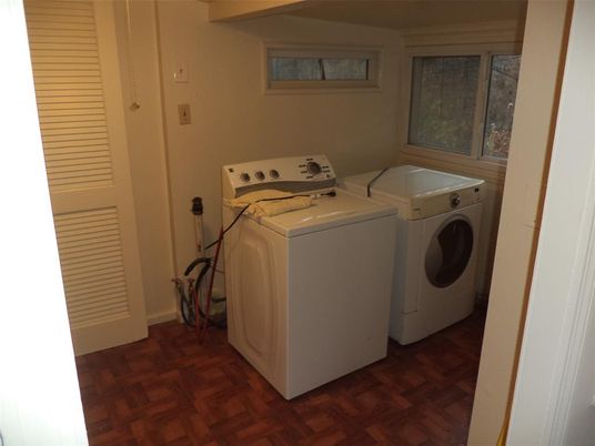 Interior, Utility Closets, Washer, Wood Texture Flooring