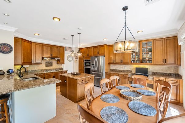 Dining room, Interior, Kitchen, Pendant Lights, Recessed Lighting, Stainless Steel Appliances