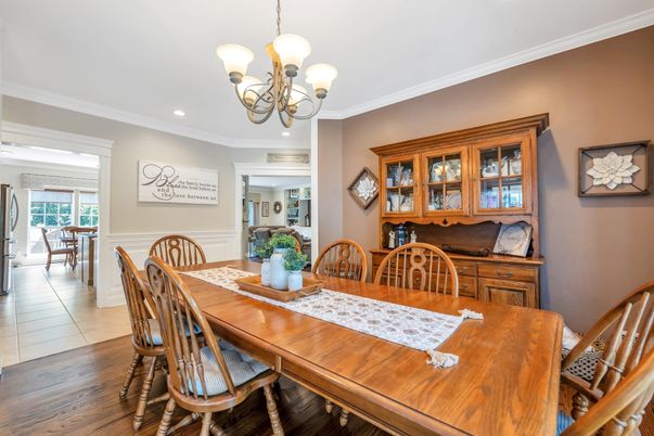 Chandelier, Dining room, Interior, Recessed Lighting, Wood Texture Flooring