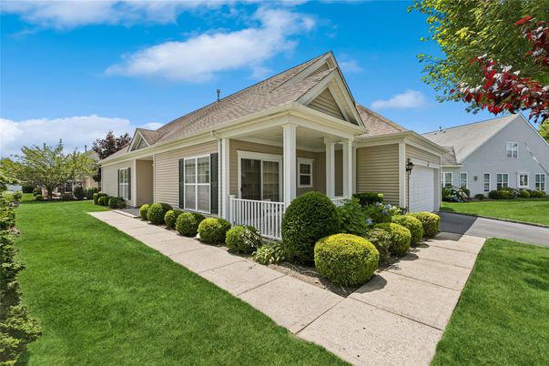 Attached, Exterior, Facade, Cape Cod
