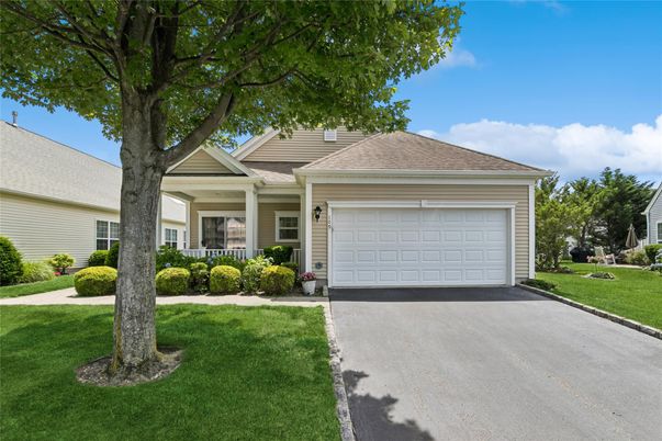 Attached, Exterior, Facade, Ranch