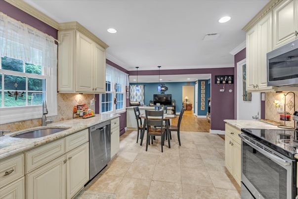 Dining room, Interior, Kitchen, Pendant Lights, Recessed Lighting, Stainless Steel Appliances