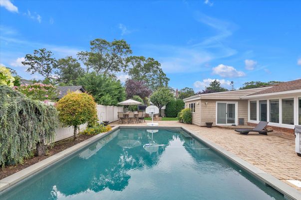 Exterior, Pool