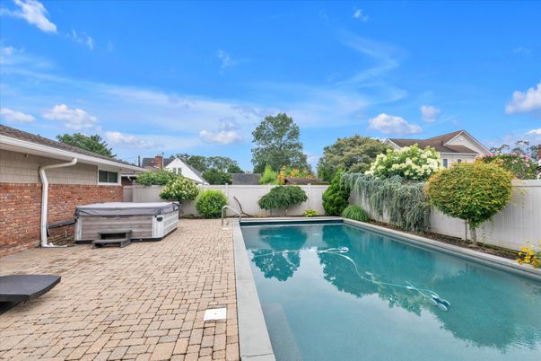 Exterior, Hot Tub, Pool