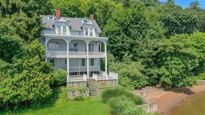 Backyard, Exterior, Facade, Queen Anne Victorian