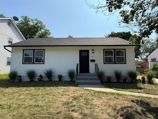 Exterior, Facade, Cape Cod