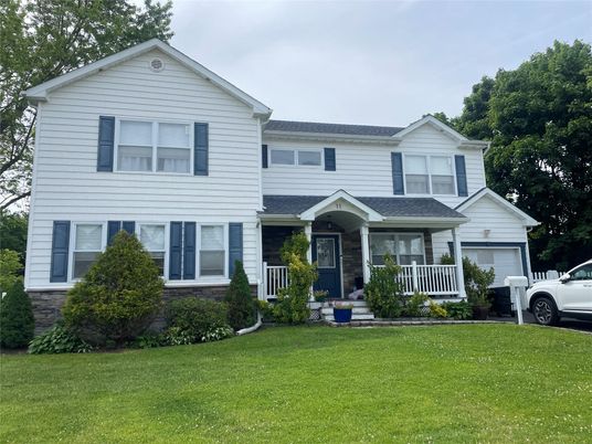 Attached, Exterior, Facade, Farmhouse