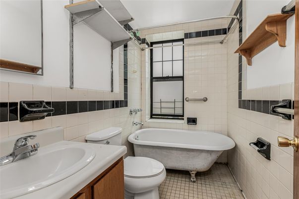 Bathroom, Free Standing Baths, Interior