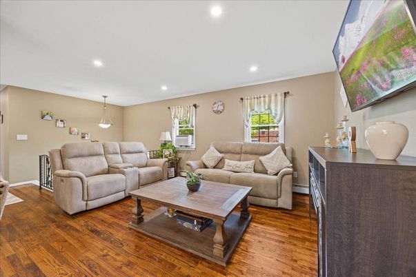 Interior, Living room, Pendant Lights, Recessed Lighting, Wood Texture Flooring