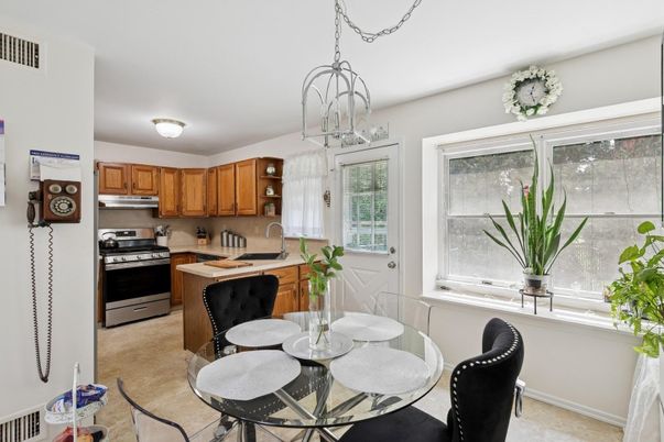 Dining room, Interior, Kitchen, Pendant Lights, Stainless Steel Appliances