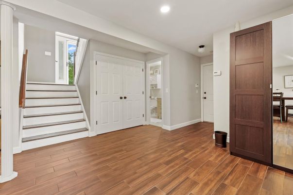 Interior, Recessed Lighting, Wood Texture Flooring