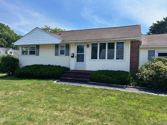Exterior, Facade, Brick Facade, Cape Cod