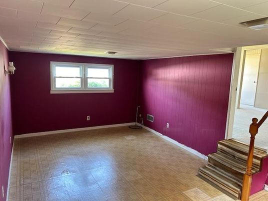 Empty room, Interior