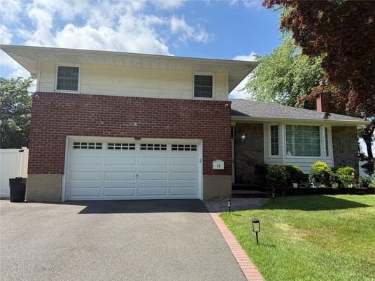 Attached, Exterior, Facade, Brick Facade, Split Level