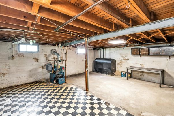 Garage, Interior, Wooden Beams