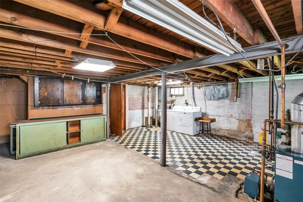 Interior, Washer, Wooden Beams
