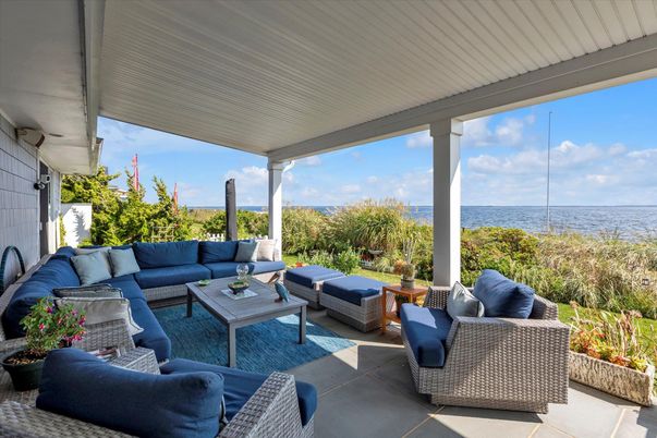 Exterior, Living room, Water
