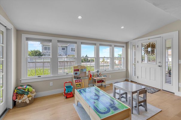 Interior, Recessed Lighting, Wood Texture Flooring